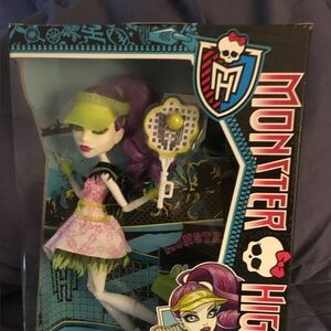 Monster High ghouls sport spectra new